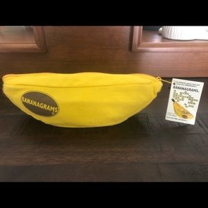 🍌 NWT Bananagrams the game